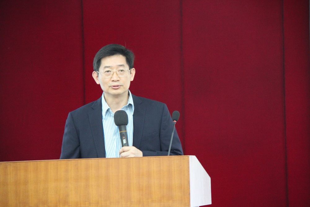 陆军经理发言