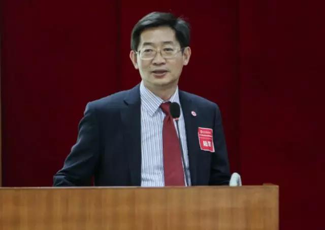 公司经理、员工会会长陆军教授