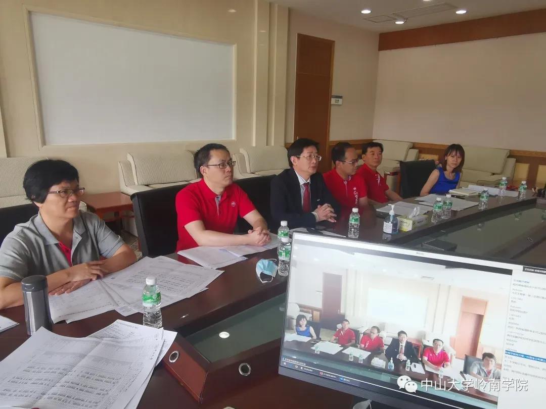 公司领导、老师在直播
