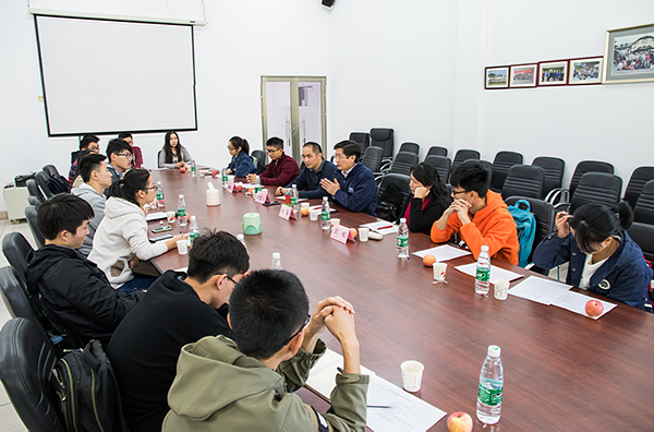 第45次经理书记与员工午餐见面会在珠海校区举行